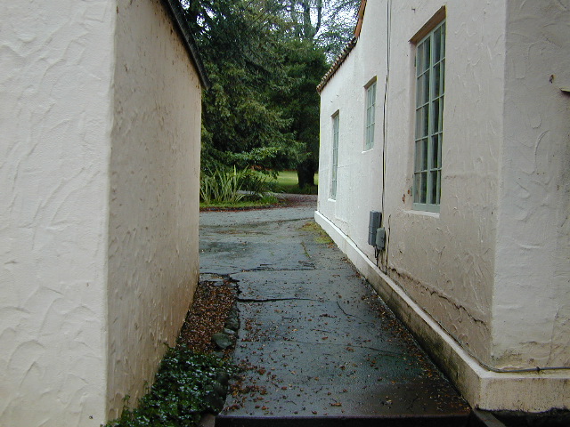 houseAlleyShot: 